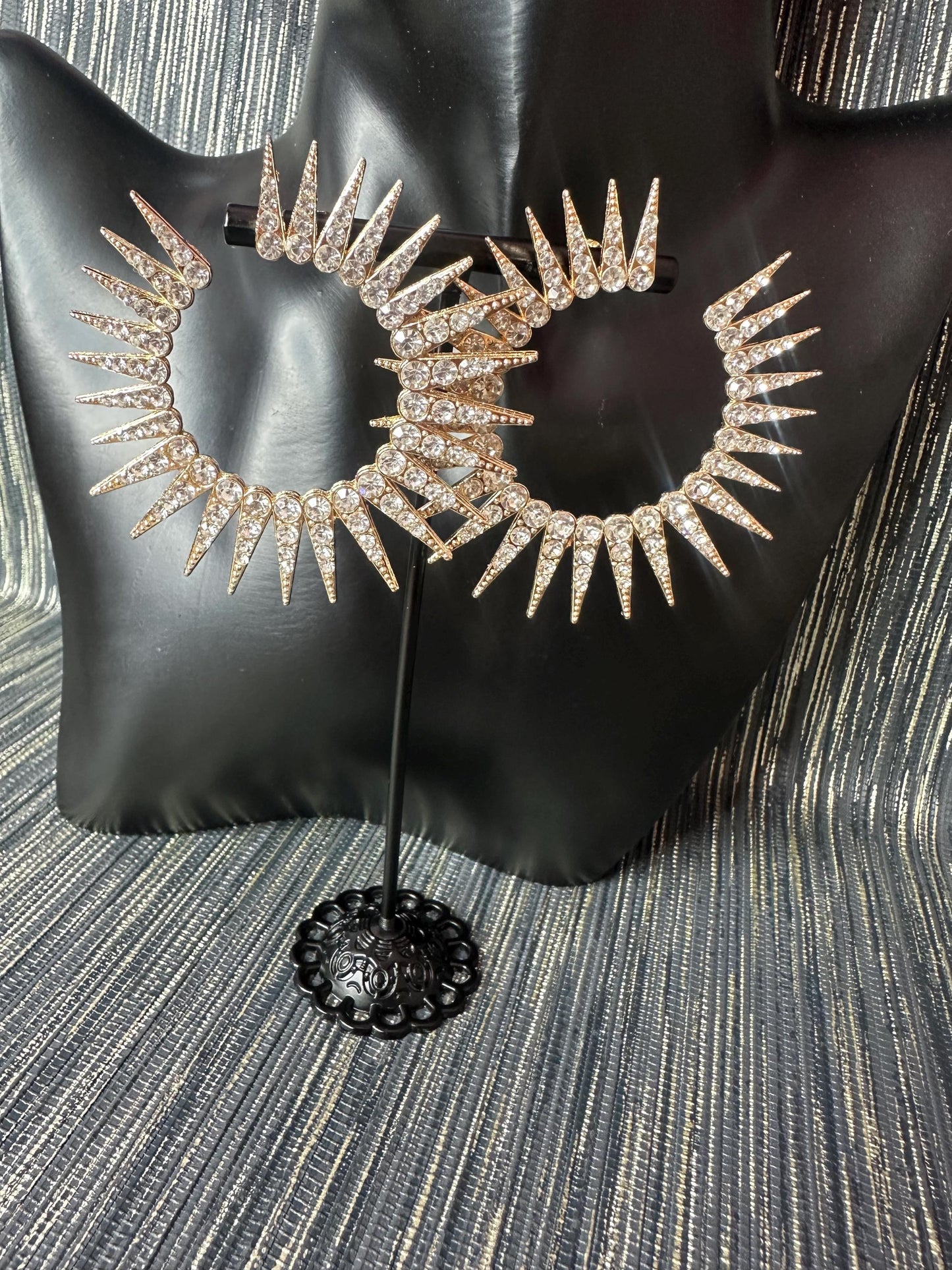 Round Spiked Stones earrings