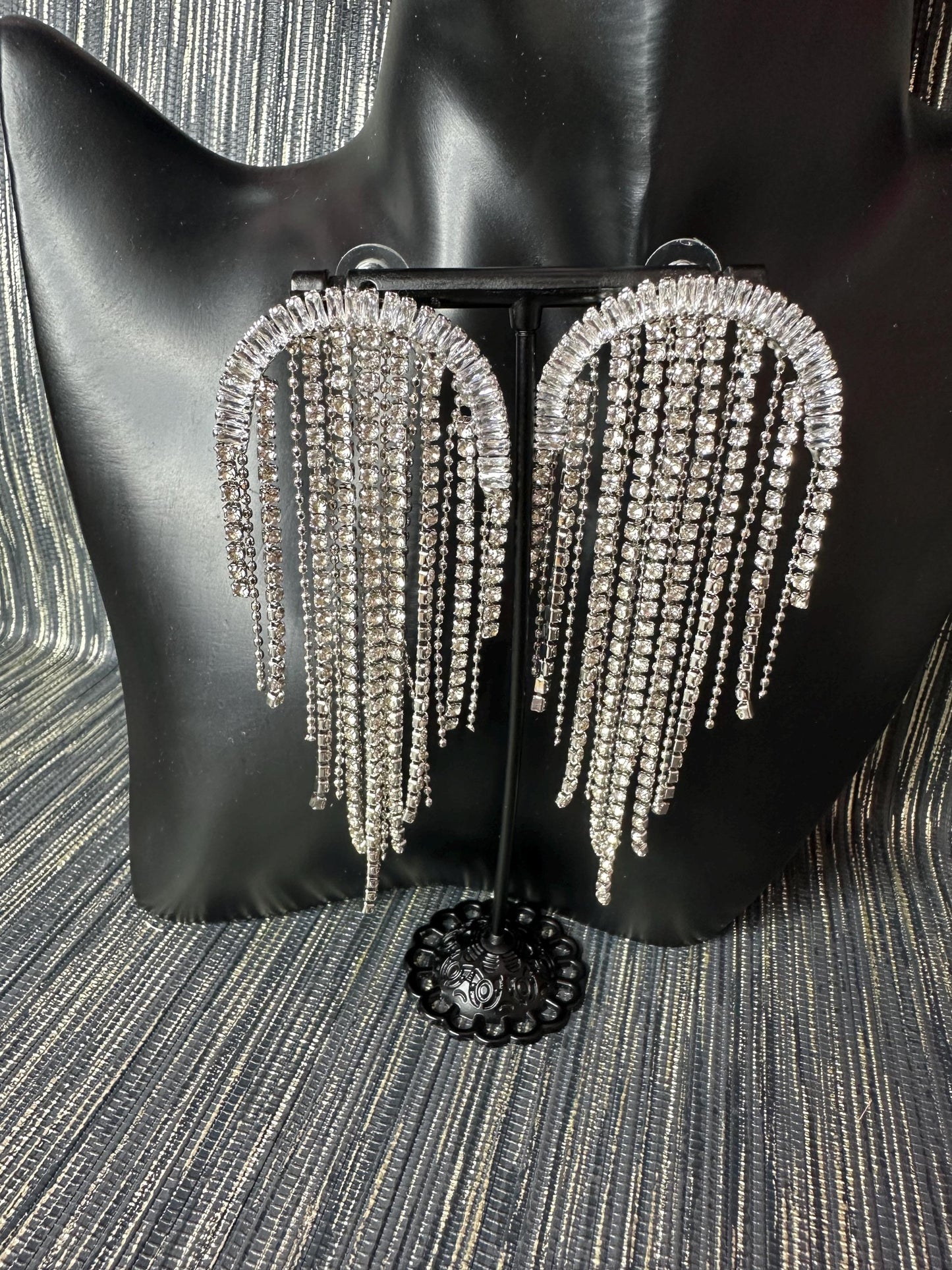 Chandelier Sparkly Drop earrings