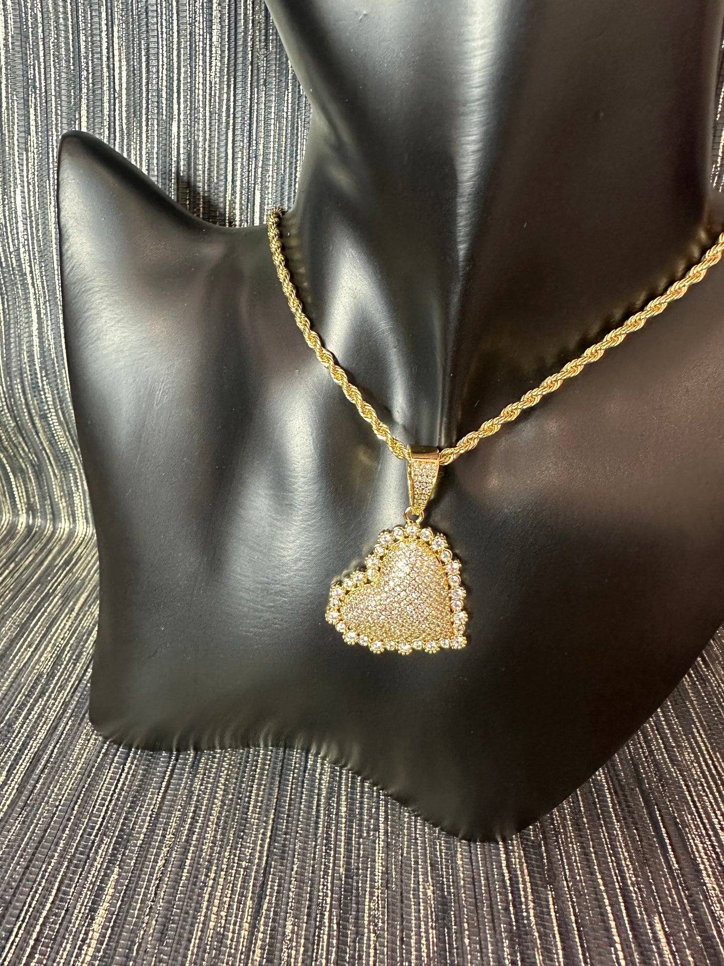 Sparkly Gold Pendant Necklace